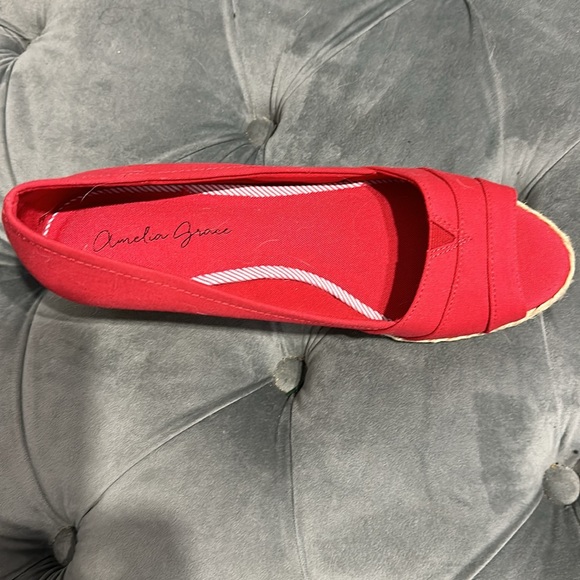 Amelia Grace red wedge shoes. NEVER WORN - Picture 6 of 6